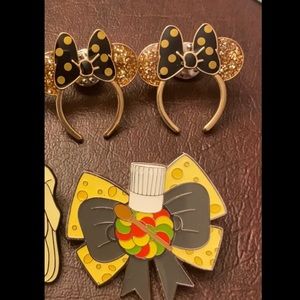 LOT OF DISNEY PINS